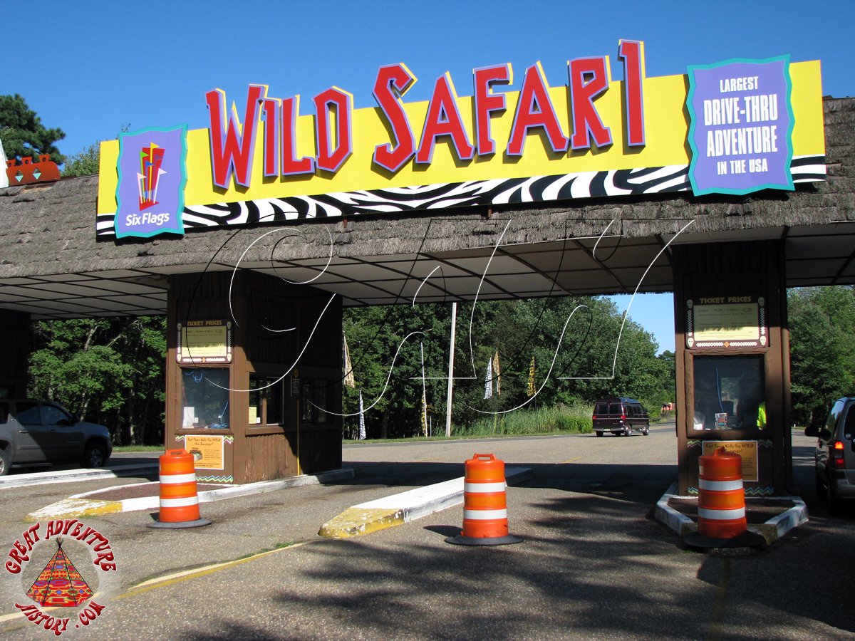 Safari Park Entrance Plazaz At Six Flags Great Adventure